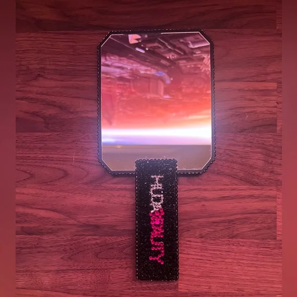 Huda Beauty Mirror- Austrian Crystal Bedazzled - Picture 3 of 6
